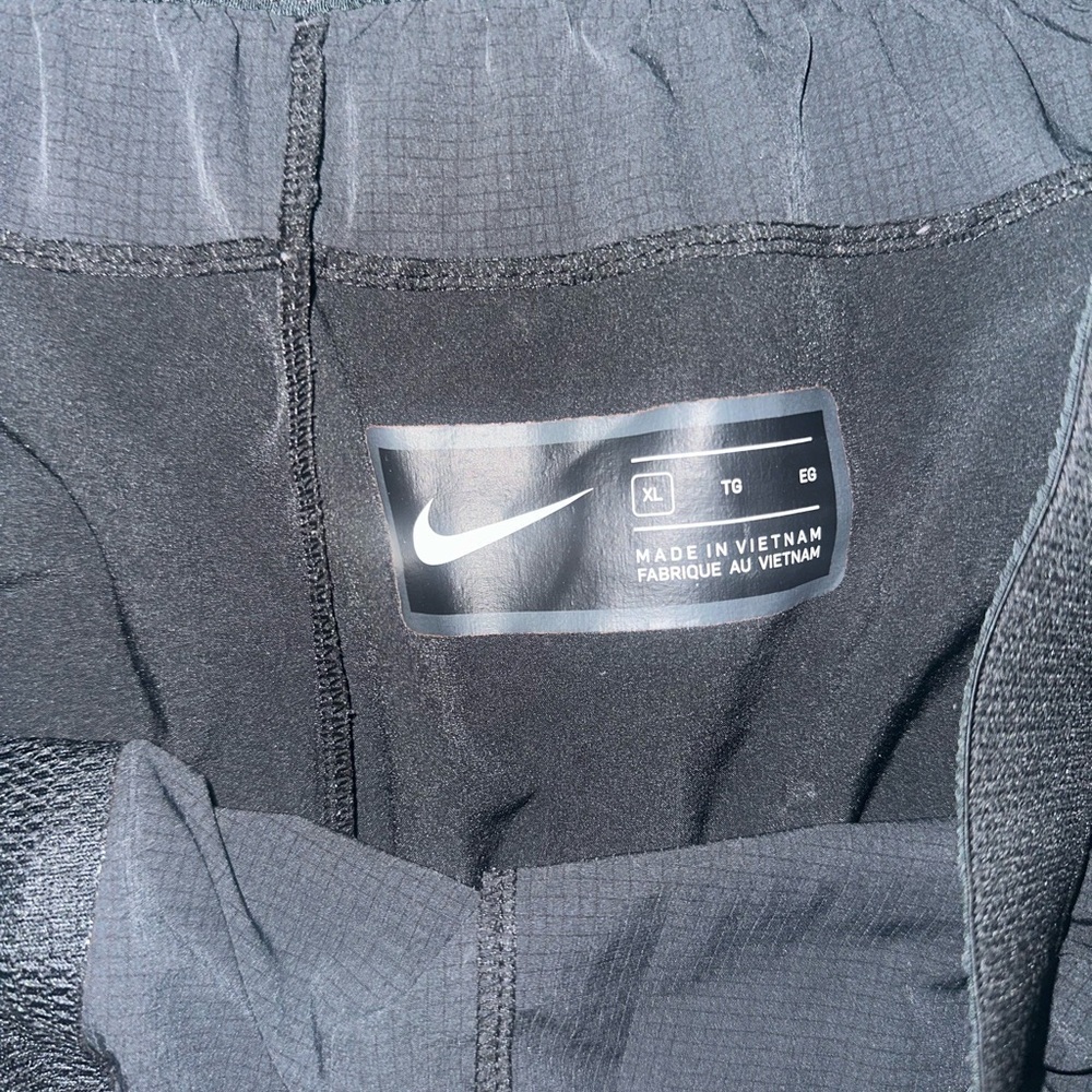 Men’s used Nike training gym black shorts size XL pocket ripped - Picture 2 of 3
